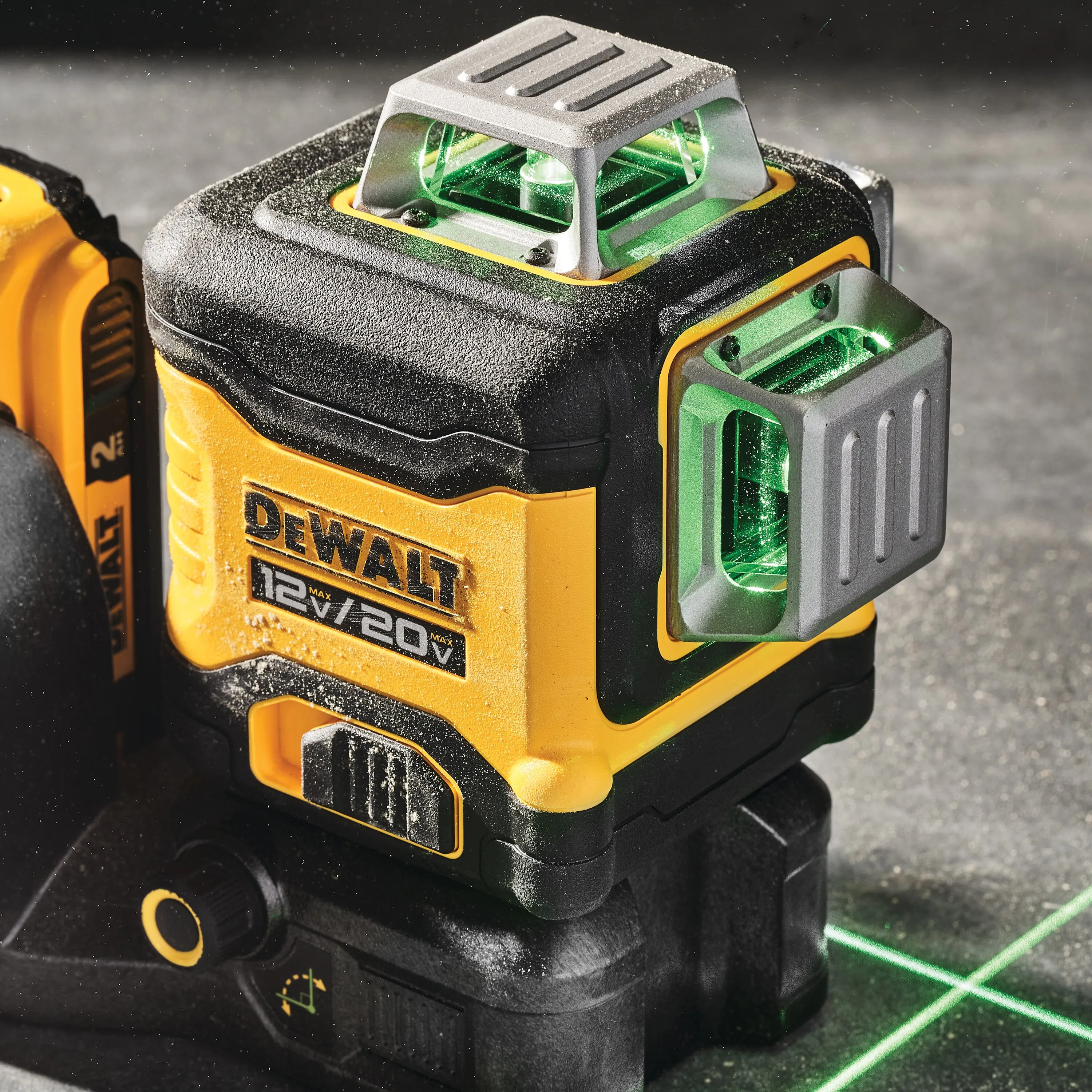 Dewalt DCLE34030G 20V MAX 3 x 360 Green Laser Kit