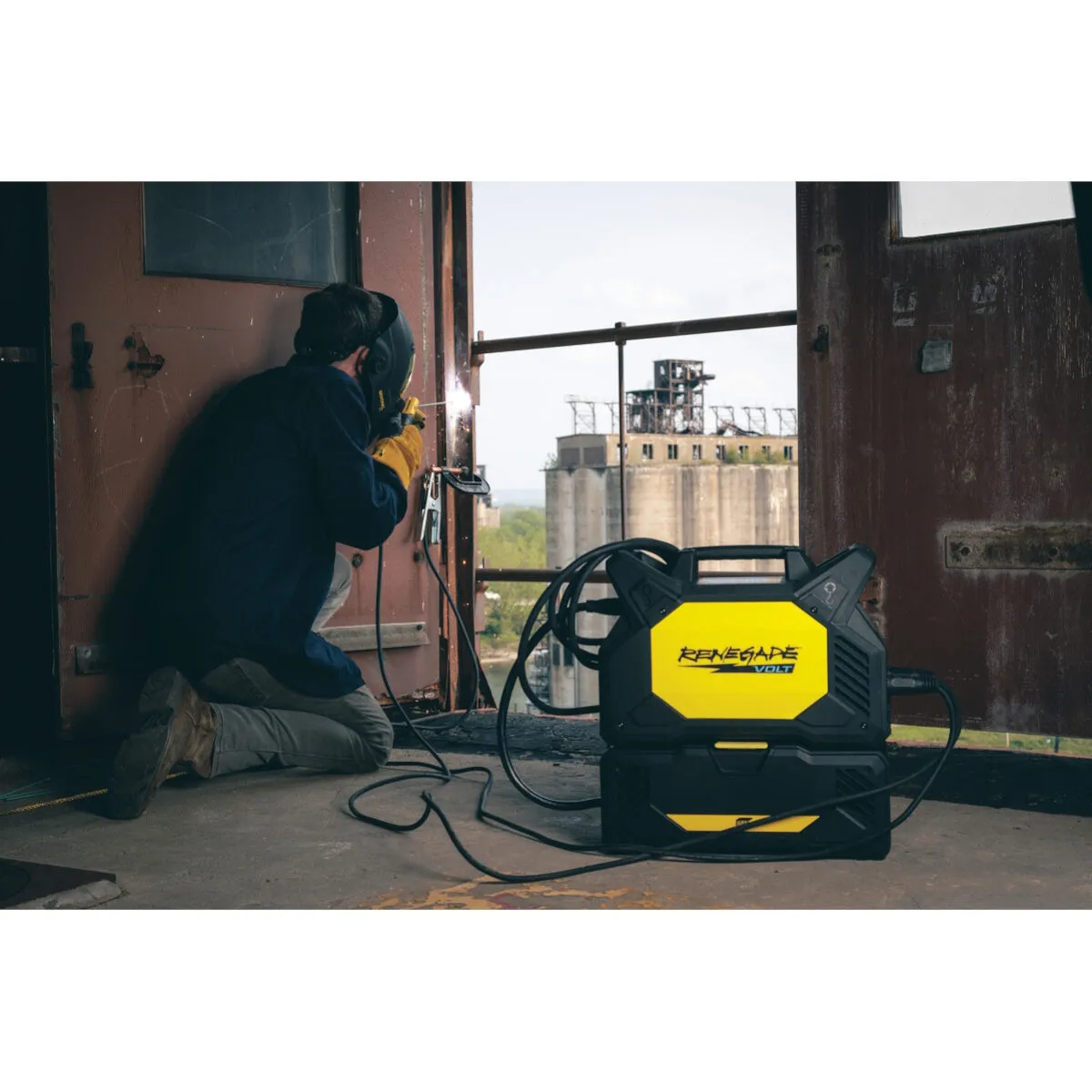 ESAB 0447800880 Renegade VOLT ES 200i Battery Powered Stick/TIG Welder