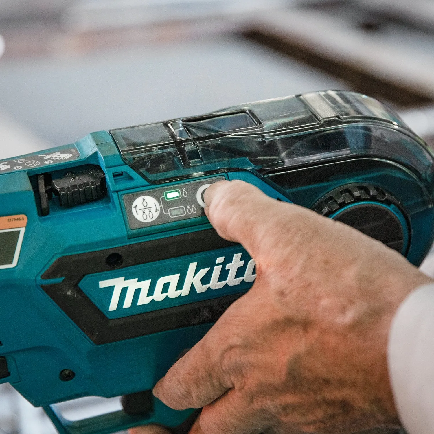 Makita (XRT01TK) 18V Brushless Cordless Rebar Tying Tool Kit (5.0Ah)