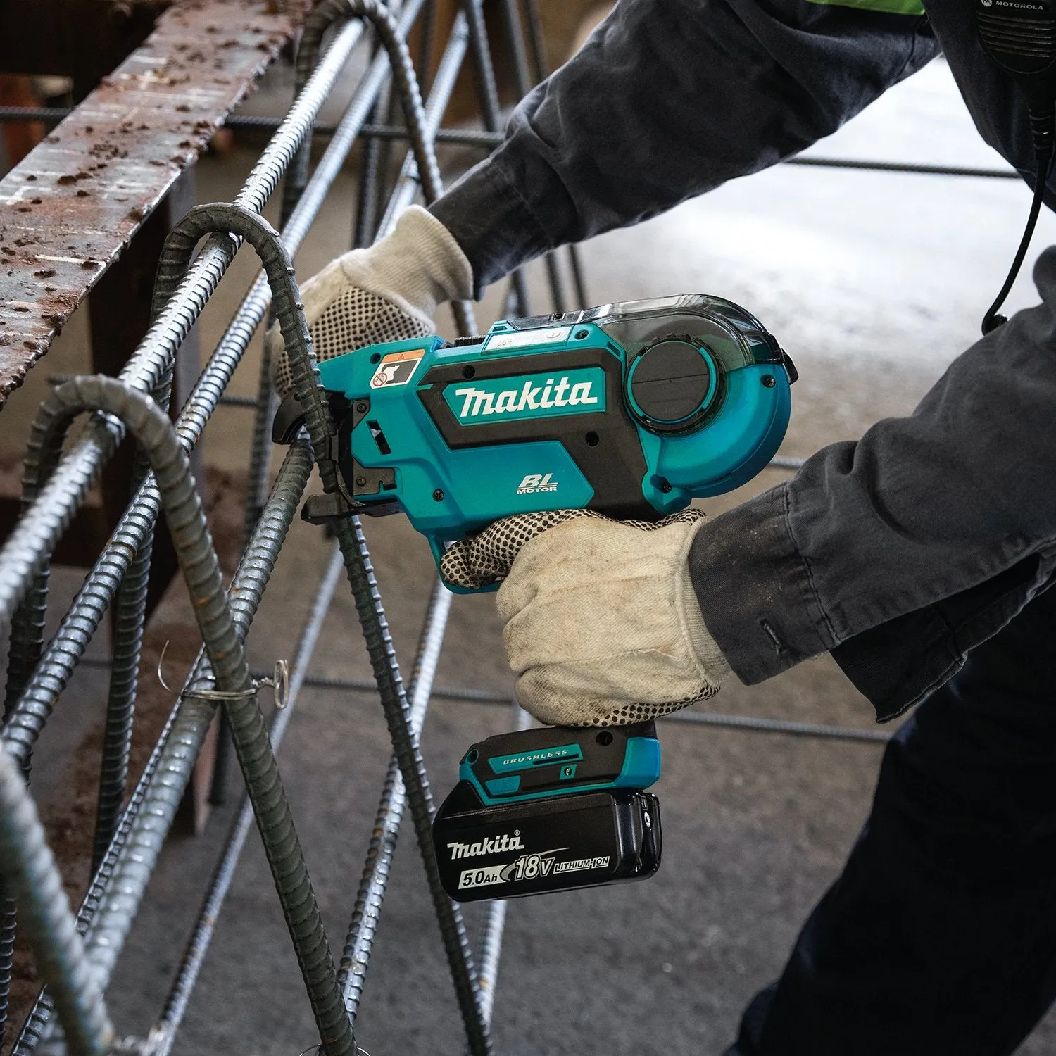 Makita (XRT01TK) 18V Brushless Cordless Rebar Tying Tool Kit (5.0Ah)