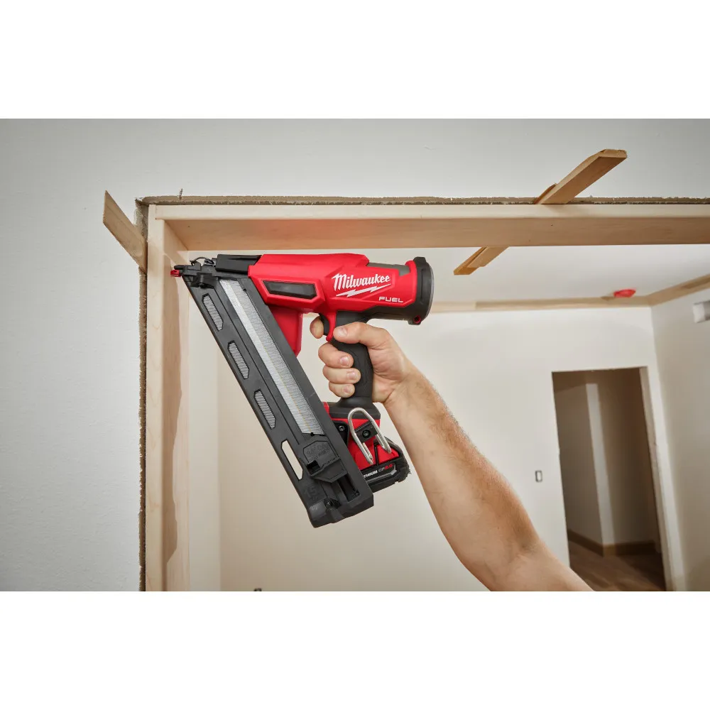 Milwaukee M18 Fuel 15 Gauge Finish Nailer Kit