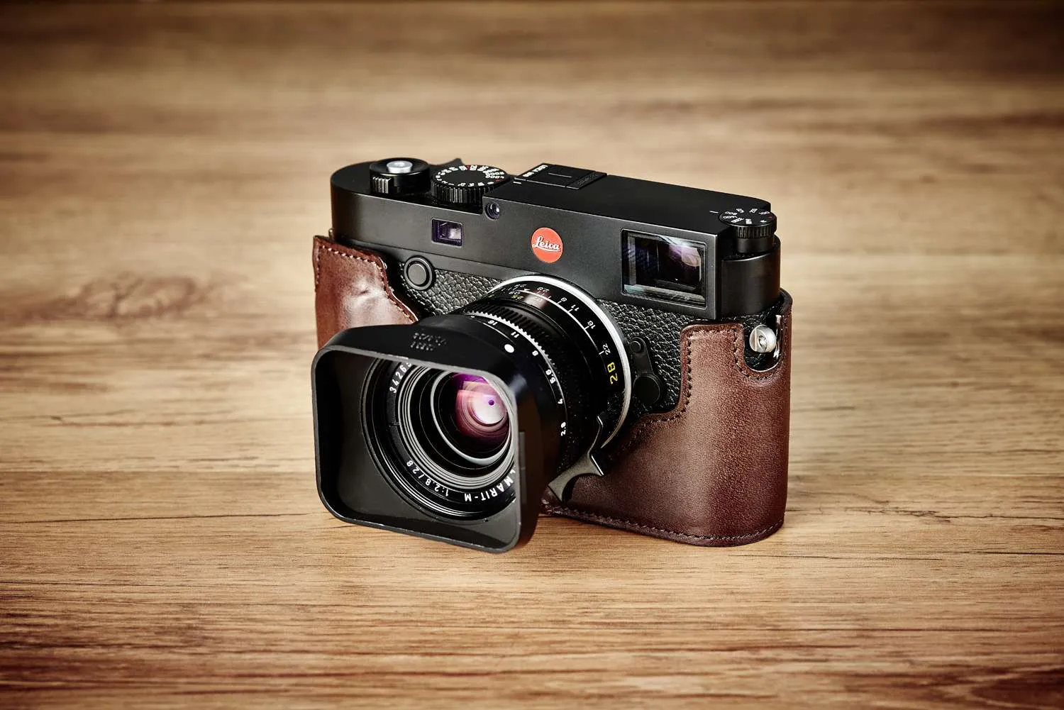 Oberwerth Half Case with Battery Hatch for Leica M10  - Casual Line, Black with White Stitching