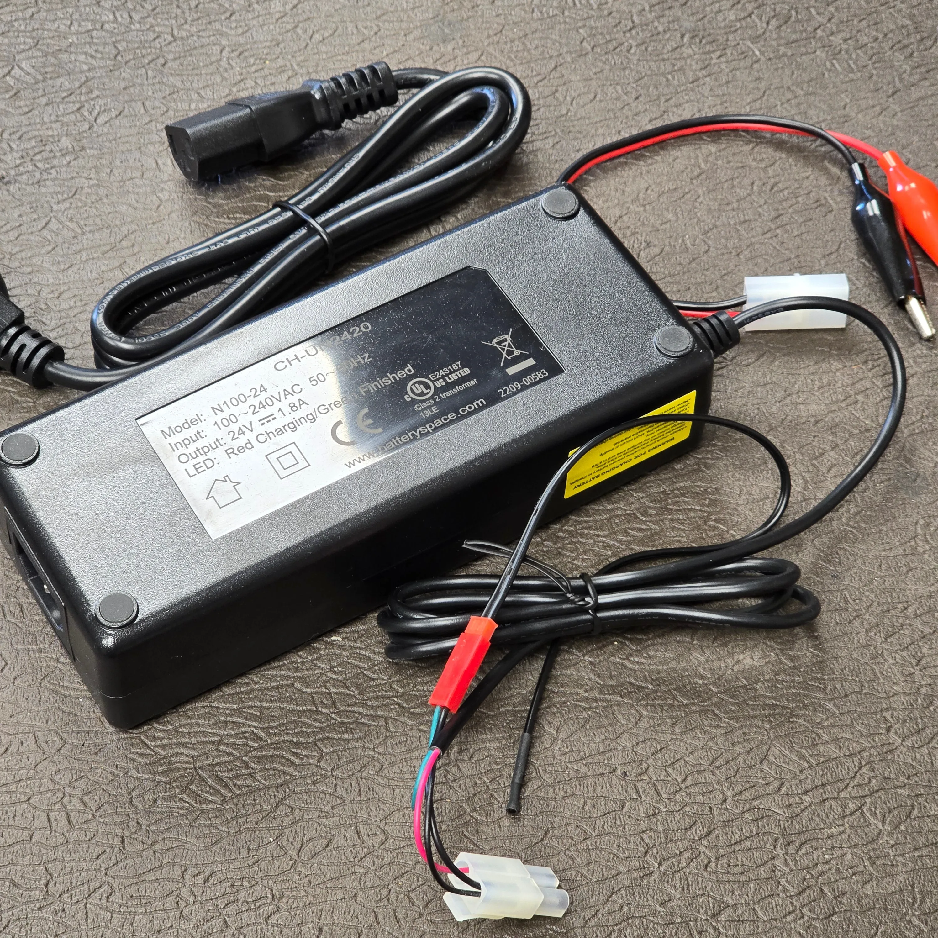 Universal Smart Charger (2A) for 19.2-24V NiMh/NiCad Battery packs