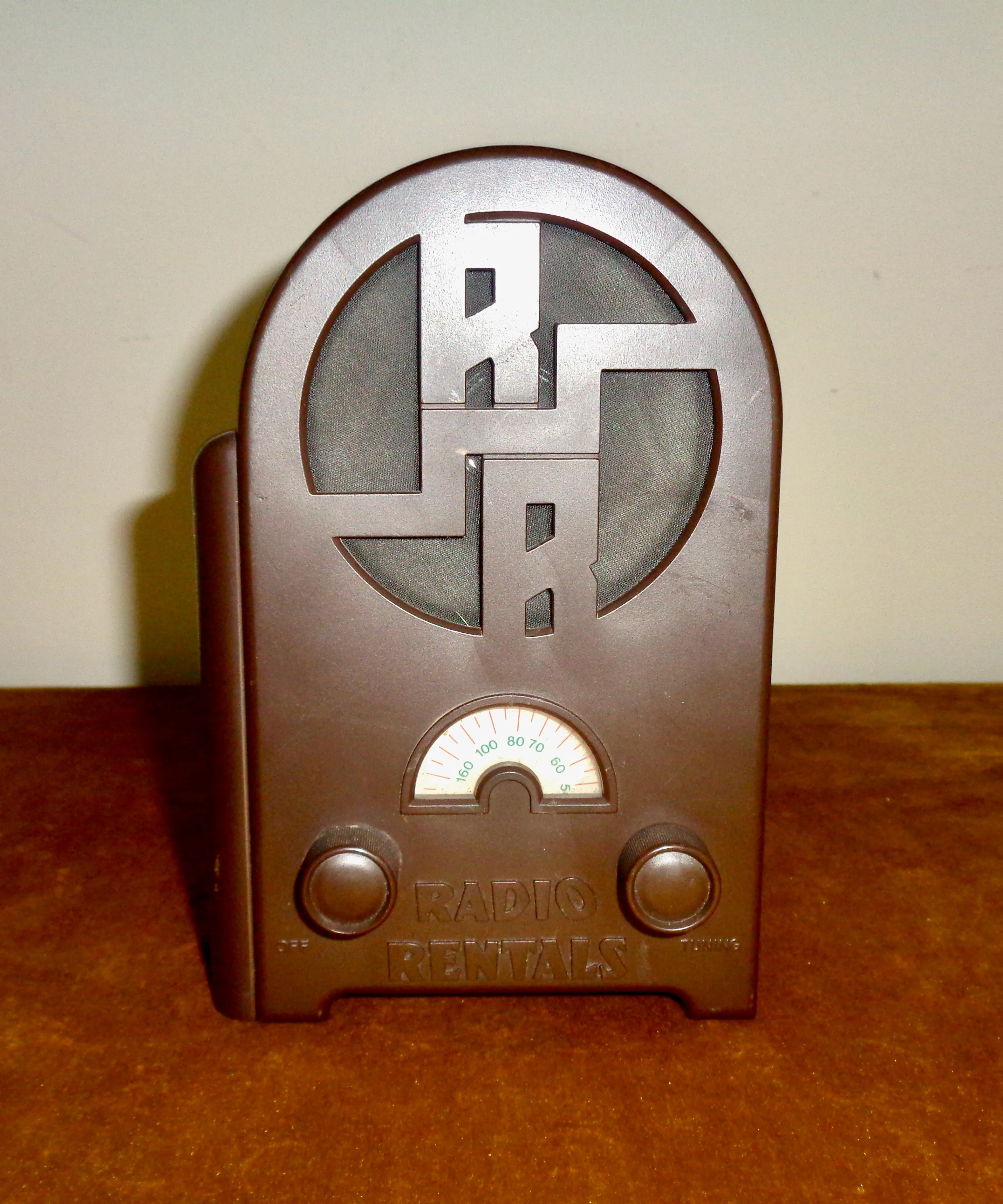 Vintage 1970s Radio Rentals Battery Transistor Radio Novelty Cathedral Style